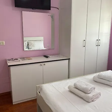 Appartement Dhimitrulla Guest-house *