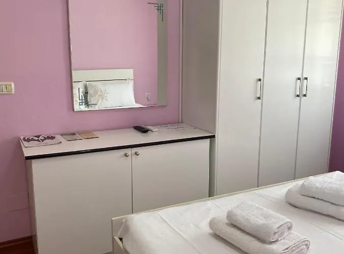 Appartamento Dhimitrulla Guest-house *